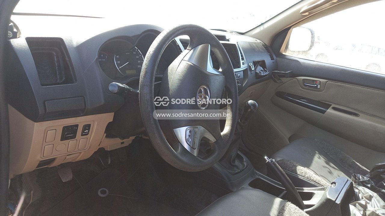Foto 6 de 13: TOYOTA - HILUX SW4 4X2SR 2014/2014