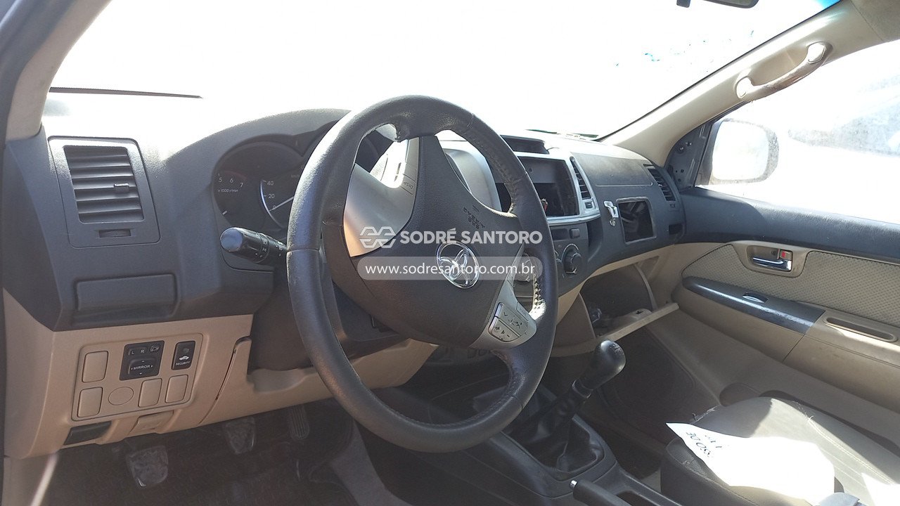 Foto 6 de 13: TOYOTA - HILUX SW4 4X2SR 2014/2014