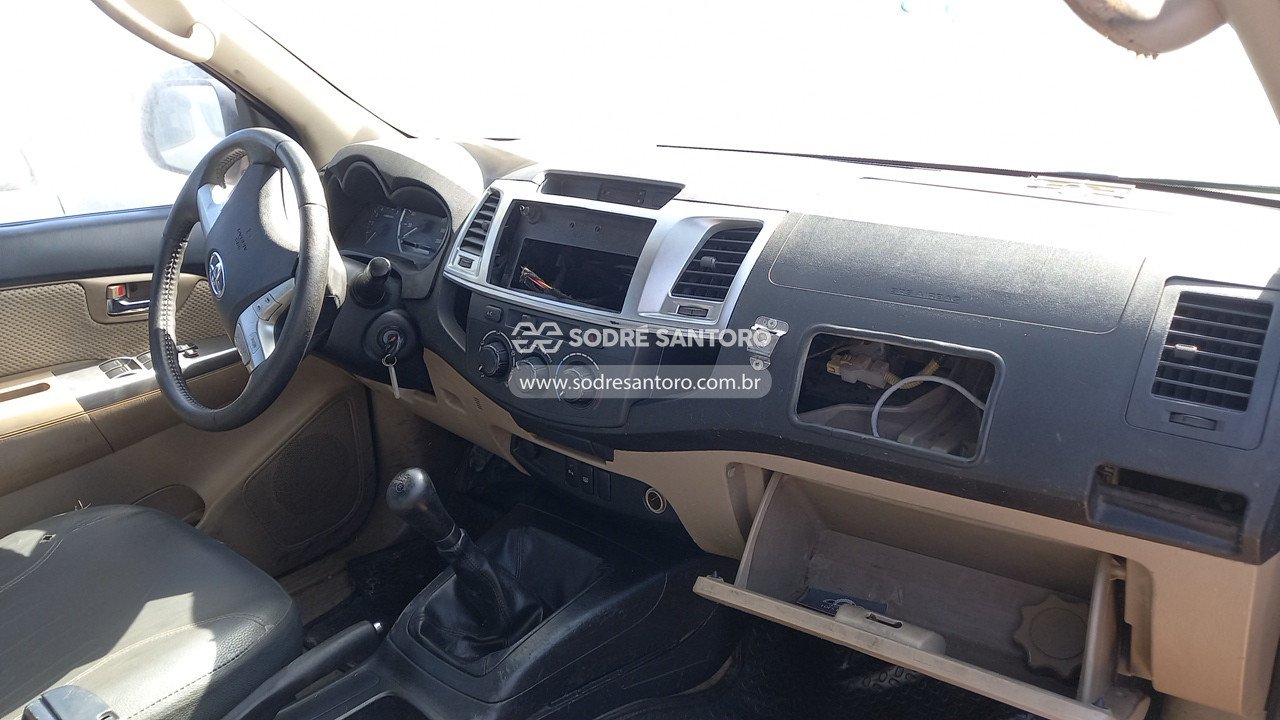 Foto 7 de 13: TOYOTA - HILUX SW4 4X2SR 2014/2014