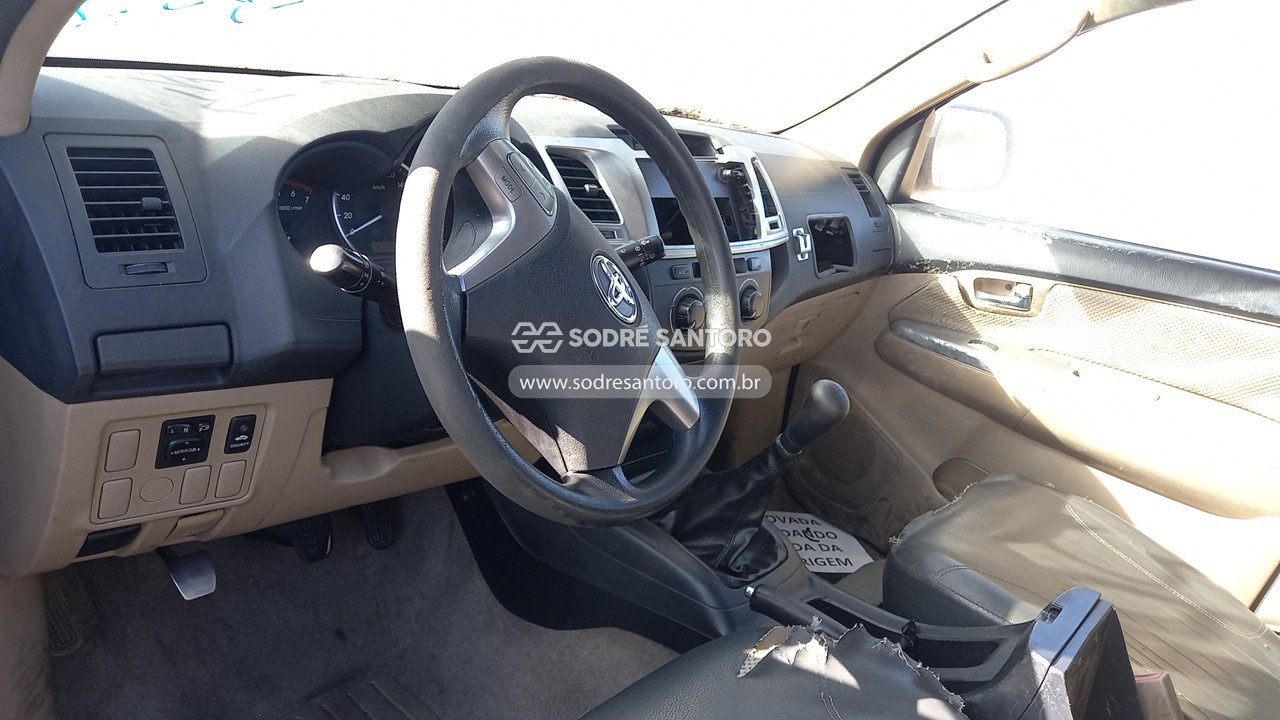Foto 6 de 13: TOYOTA - HILUX SW4 4X2SR 2013/2014