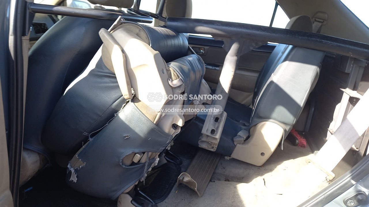 Foto 10 de 13: TOYOTA - HILUX SW4 4X2SR 2013/2014
