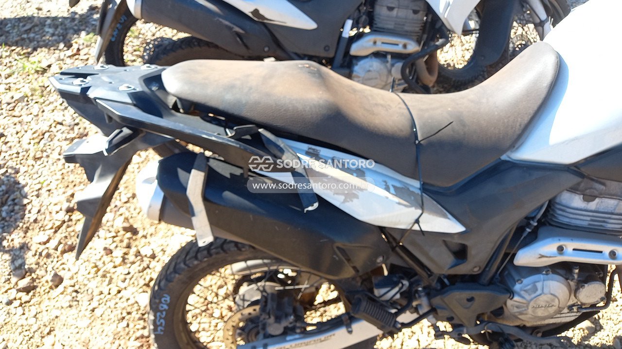 Foto 9 de 13: HONDA - XRE 300 2016/2016