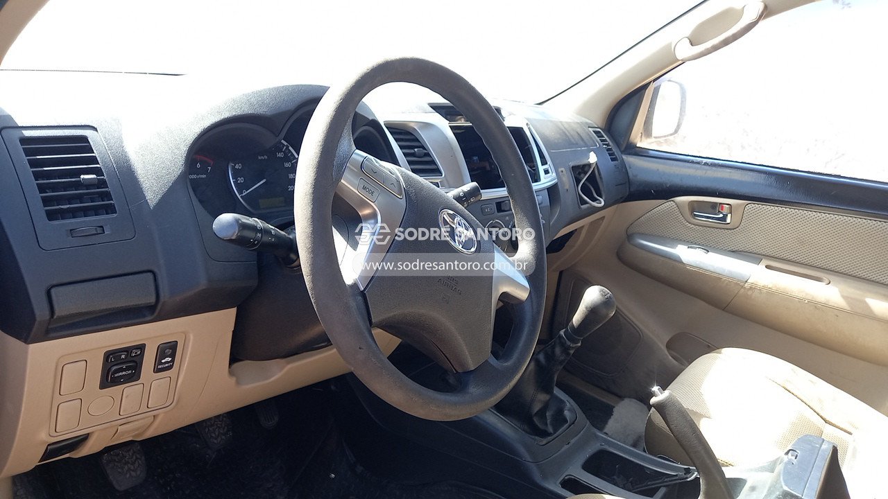 Foto 6 de 13: TOYOTA - HILUX SW4 4X2SR 2014/2014