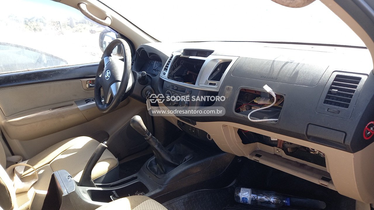 Foto 7 de 13: TOYOTA - HILUX SW4 4X2SR 2014/2014