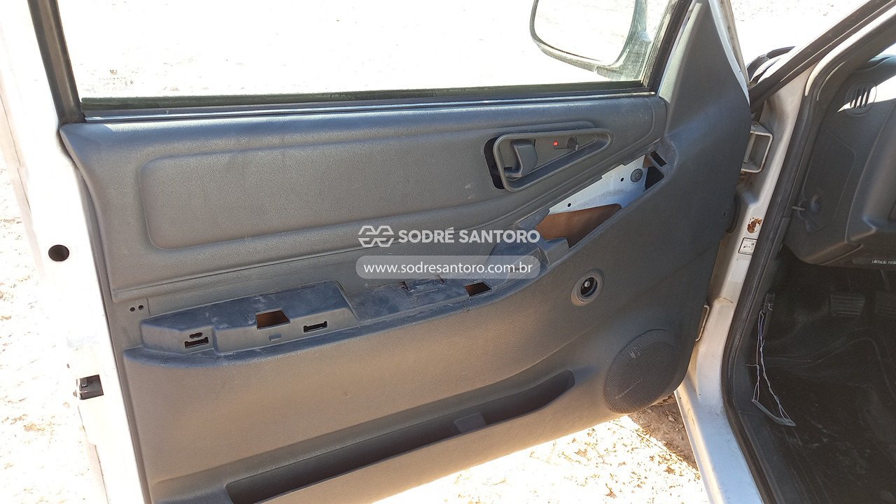 Foto 10 de 13: CHEVROLET - S10 2.2 RONTAN AMB 2000/2000