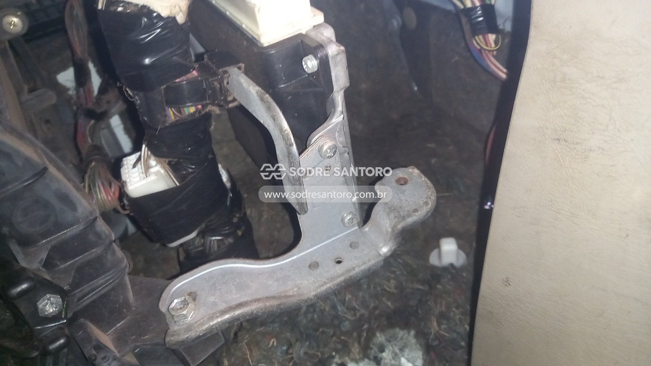 Foto 12 de 13: TOYOTA - HILUX SW4 4X2SR 2014/2014