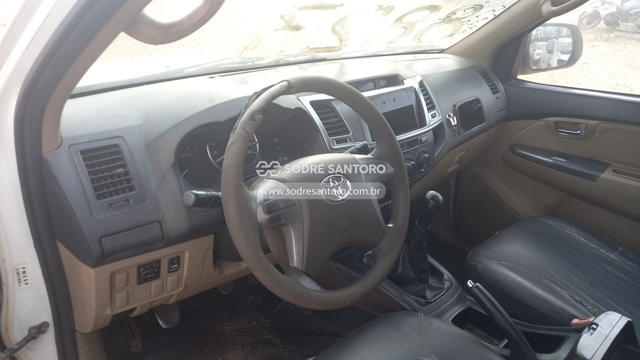 Foto 6 de 13: TOYOTA - HILUX SW4 4X2SR 2014/2014