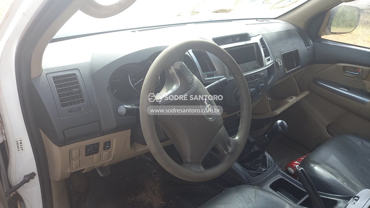 Foto 6 de 13: TOYOTA - HILUX SW4 4X2SR 2014/2014