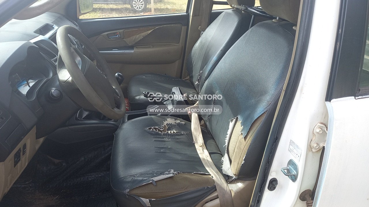 Foto 8 de 13: TOYOTA - HILUX SW4 4X2SR 2014/2014