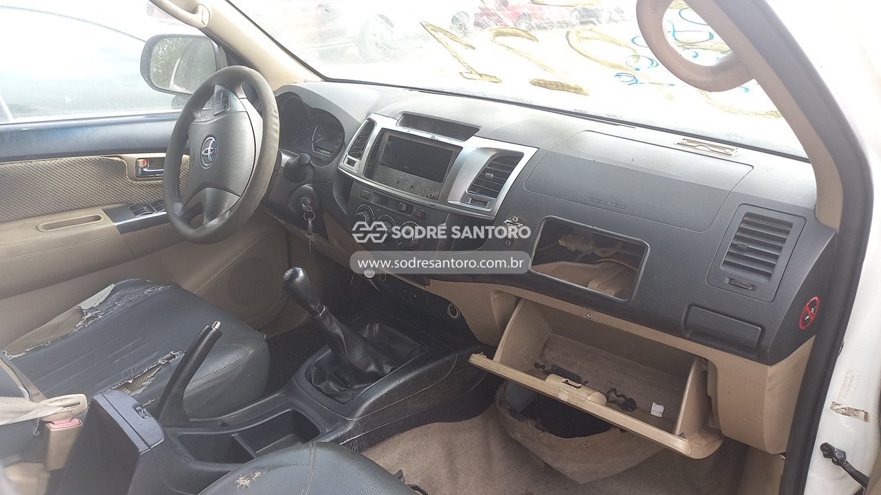 Foto 7 de 13: TOYOTA - HILUX SW4 4X2SR 2014/2014
