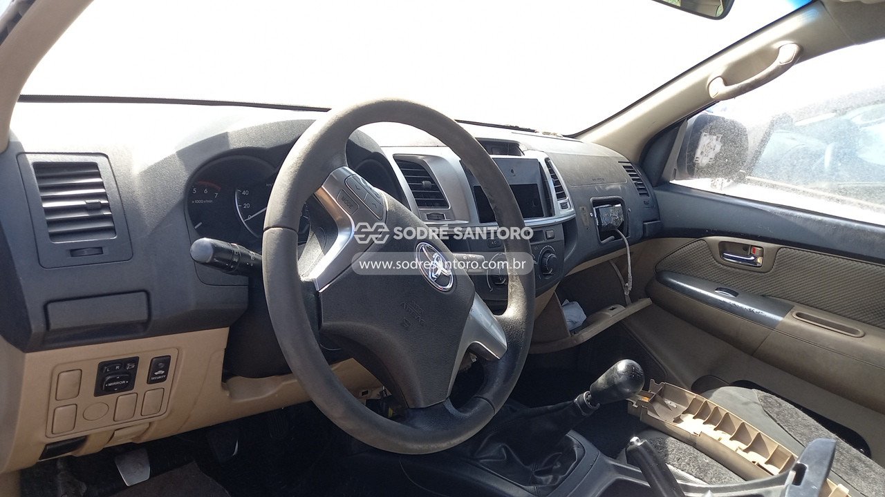 Foto 6 de 13: TOYOTA - HILUX SW4 4X2SR 2014/2014
