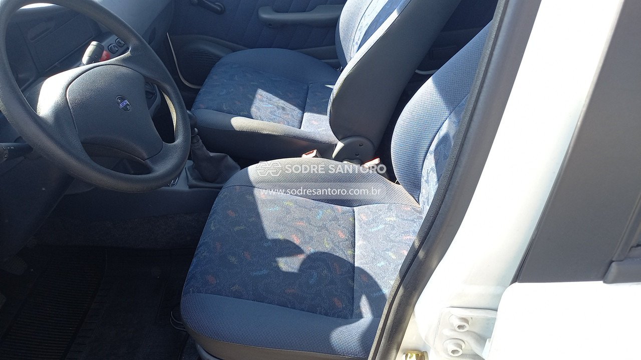 Foto 8 de 13: FIAT - PALIO WEEKEND ELX 2000/2000
