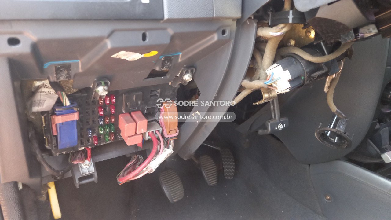 Foto 10 de 13: FIAT - PALIO WEEK HLX FLEX 2004/2005