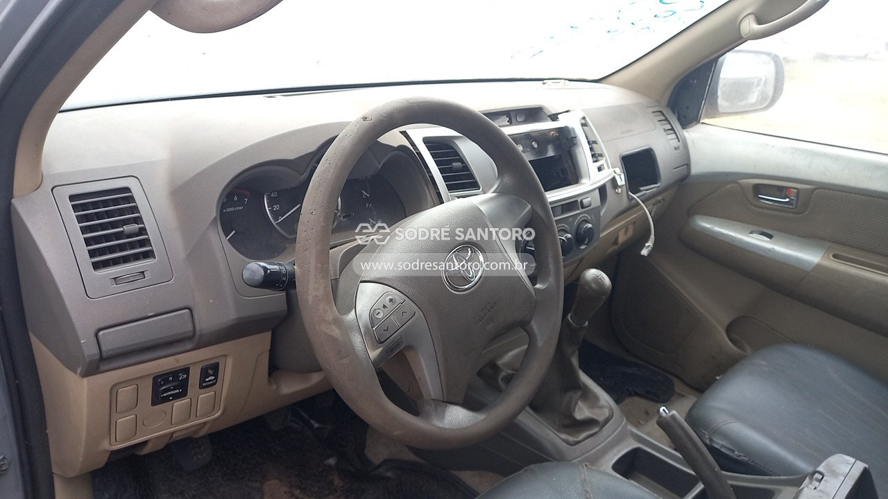 Foto 6 de 13: TOYOTA - HILUX SW4 4X2SR 2013/2013