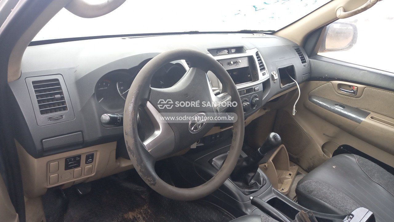 Foto 6 de 13: TOYOTA - HILUX SW4 4X2SR 2014/2014