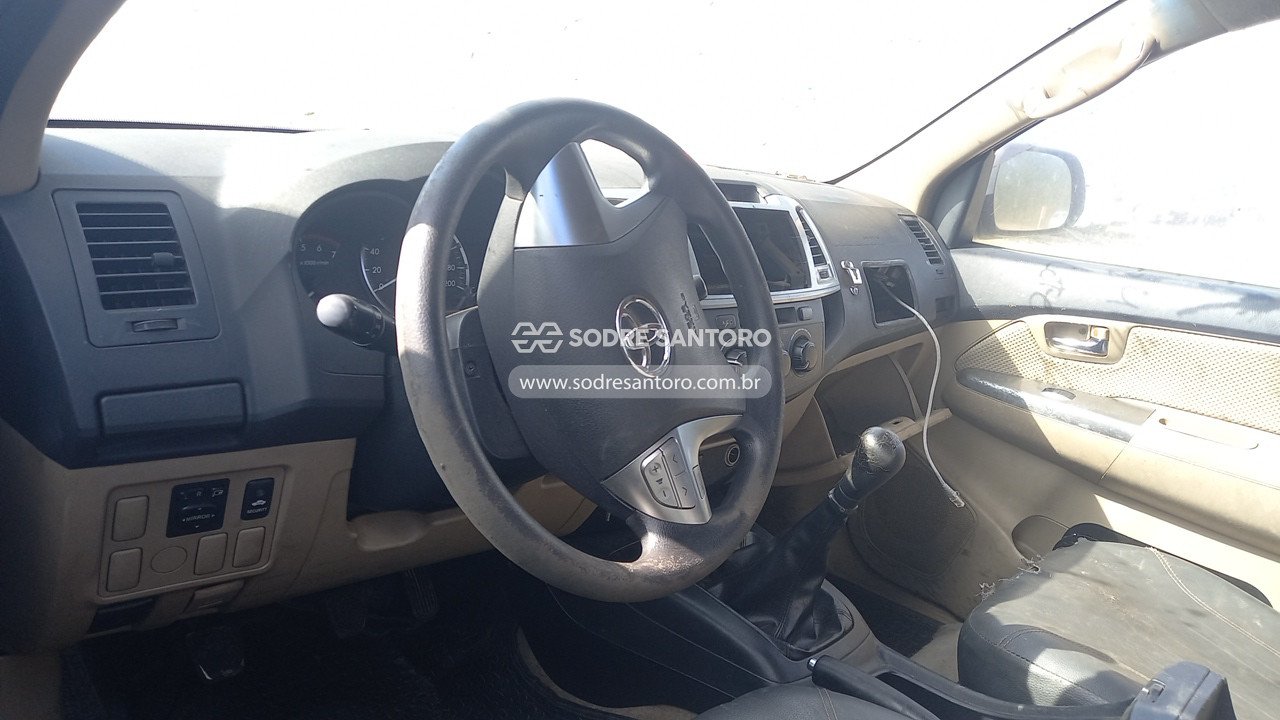 Foto 6 de 13: TOYOTA - HILUX SW4 4X2SR 2014/2014
