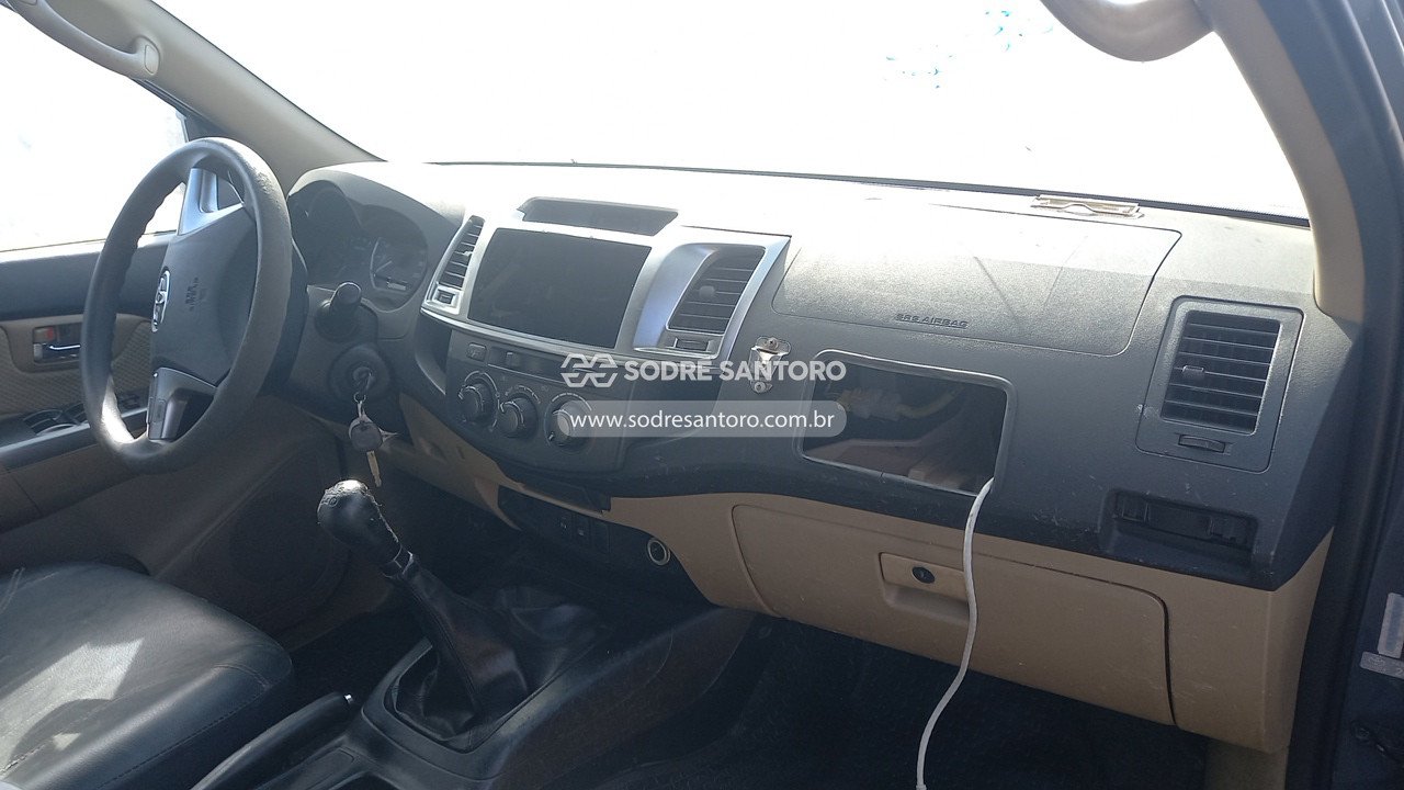 Foto 7 de 13: TOYOTA - HILUX SW4 4X2SR 2014/2014