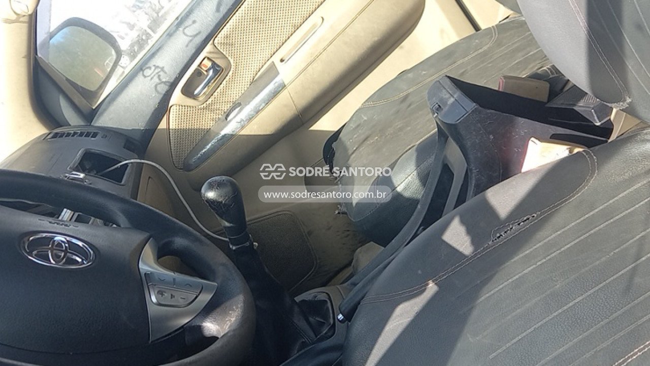 Foto 8 de 13: TOYOTA - HILUX SW4 4X2SR 2014/2014
