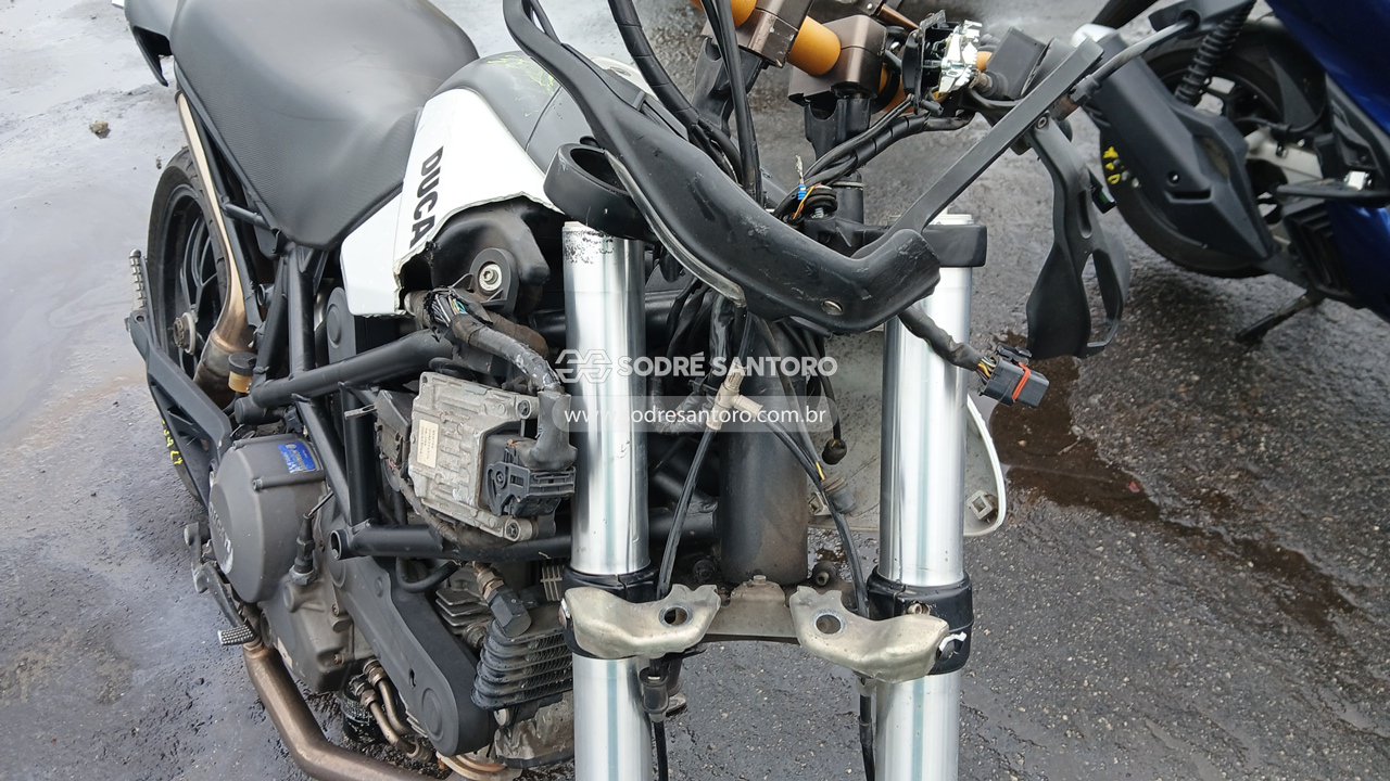 Ducati Hypermotard 796 - 2009/2010 — foto 8 de 9