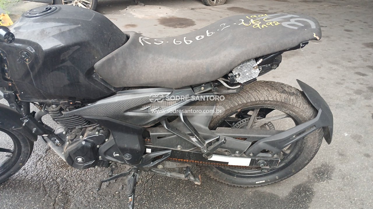 Foto 8 de 11: BAJAJ - PULSAR N150 2025/2026