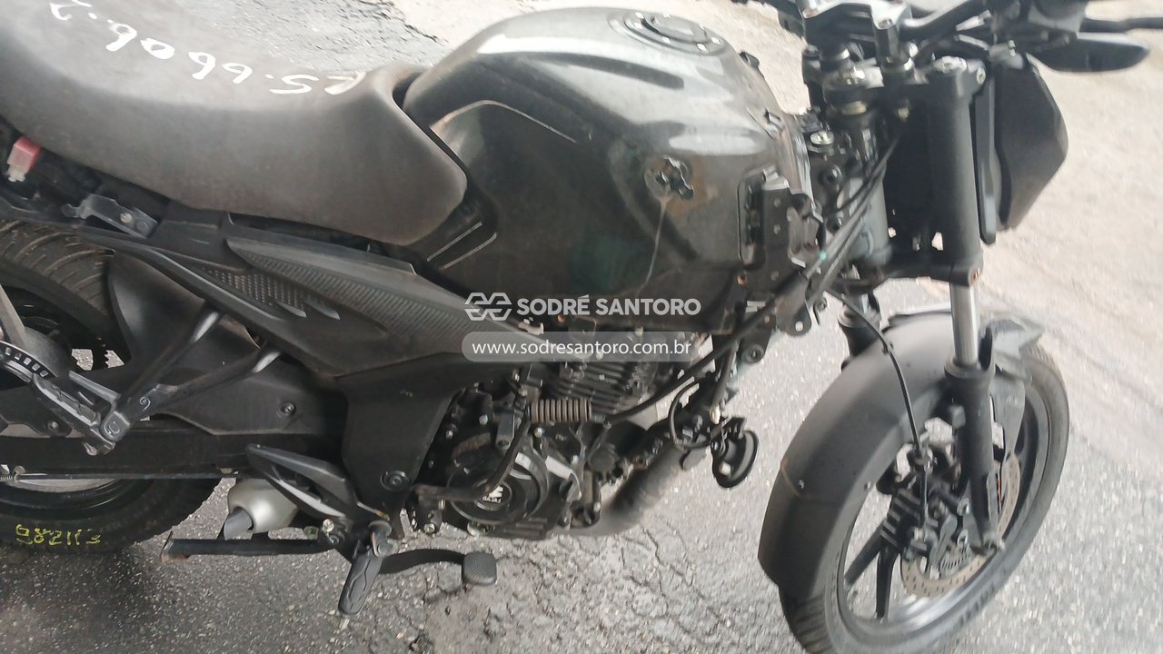 Foto 10 de 11: BAJAJ - PULSAR N150 2025/2026
