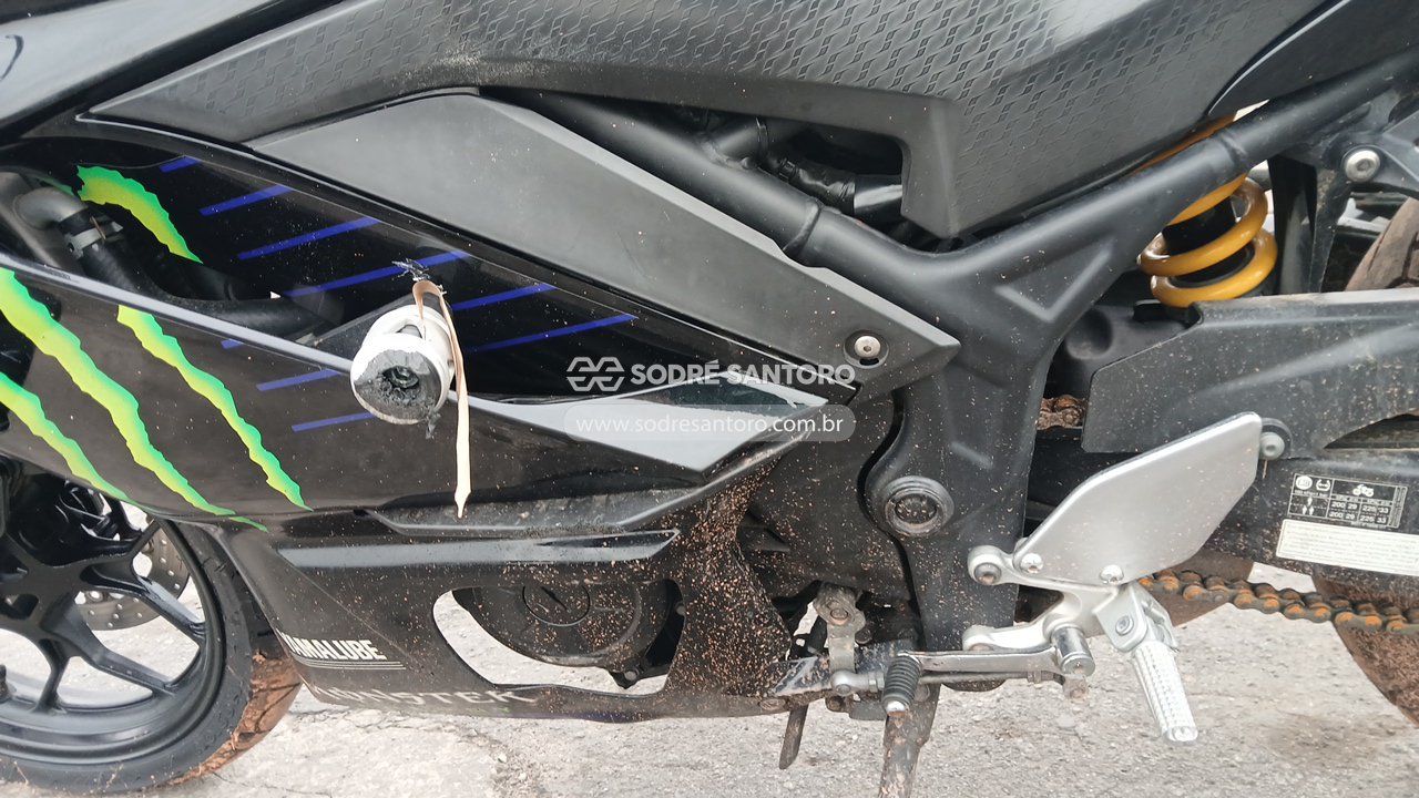 Foto 6 de 9: YAMAHA - YZF R3 MONSTER 2020/2021