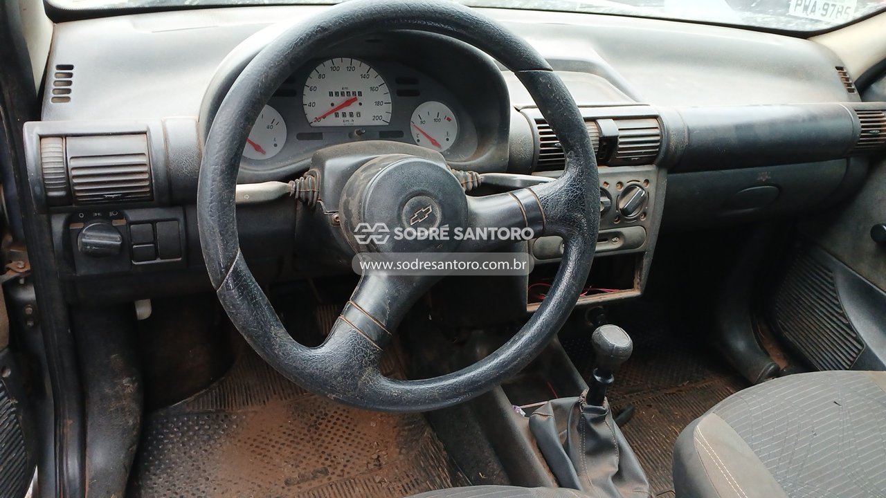 Foto 6 de 13: CHEVROLET - CORSA MILENIUM 2001/2001