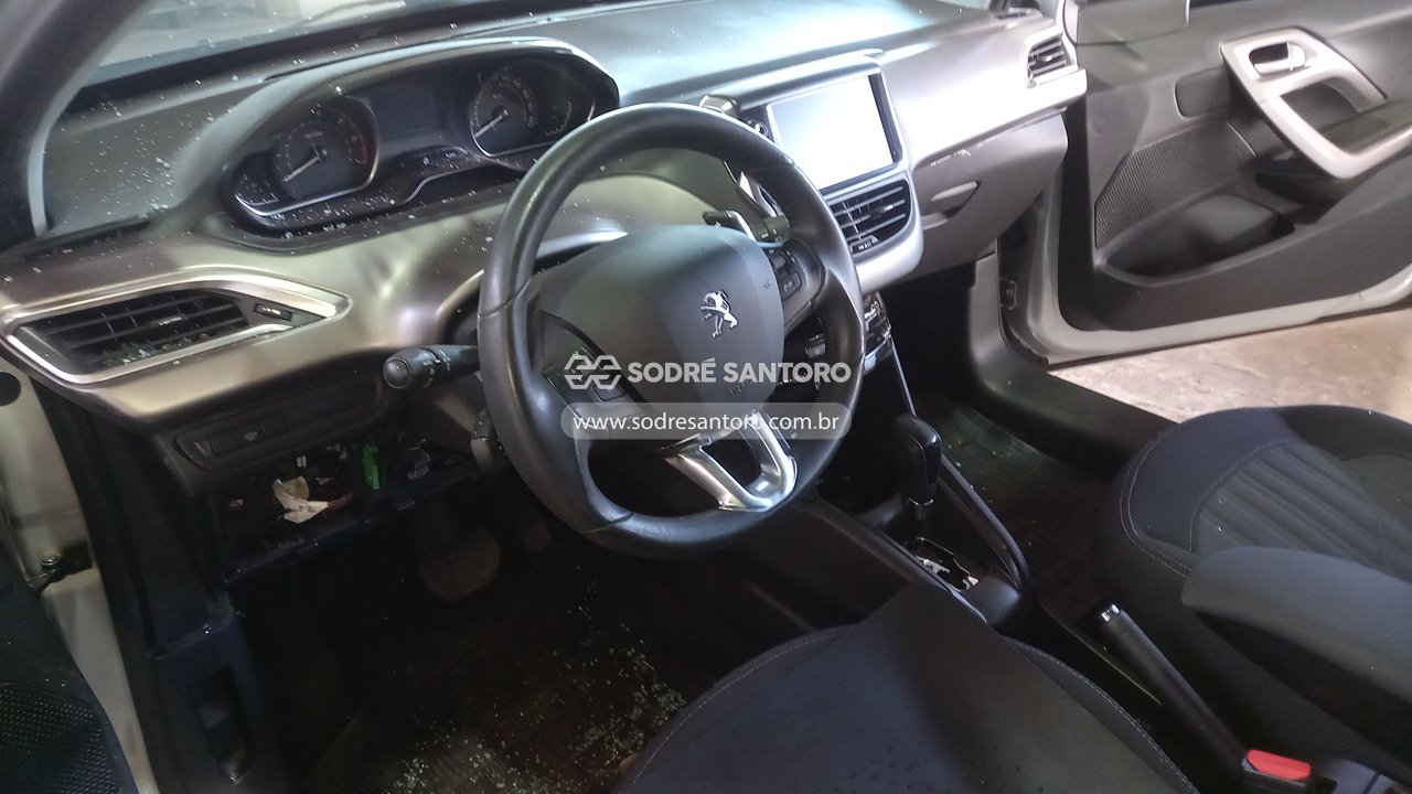 Foto 6 de 13: PEUGEOT - 208 GRIFFE AT 2016/2017