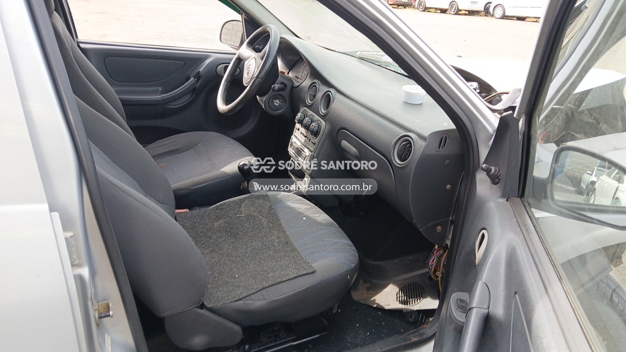 Foto 7 de 12: CHEVROLET - CELTA 4P SPIRIT 2005/2005