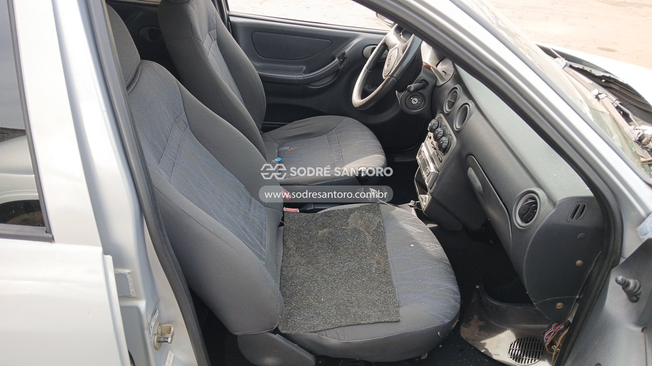 Foto 8 de 12: CHEVROLET - CELTA 4P SPIRIT 2005/2005
