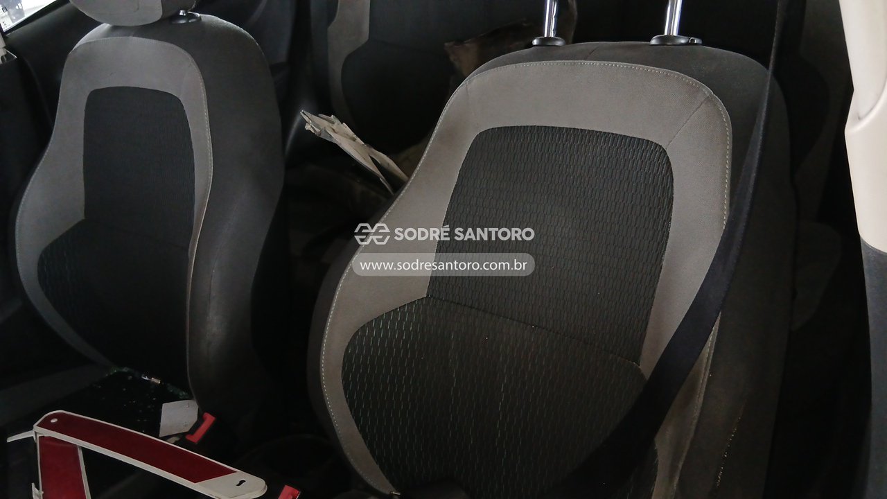 Foto 9 de 13: CHEVROLET - ONIX 1.0MT LT 2015/2015