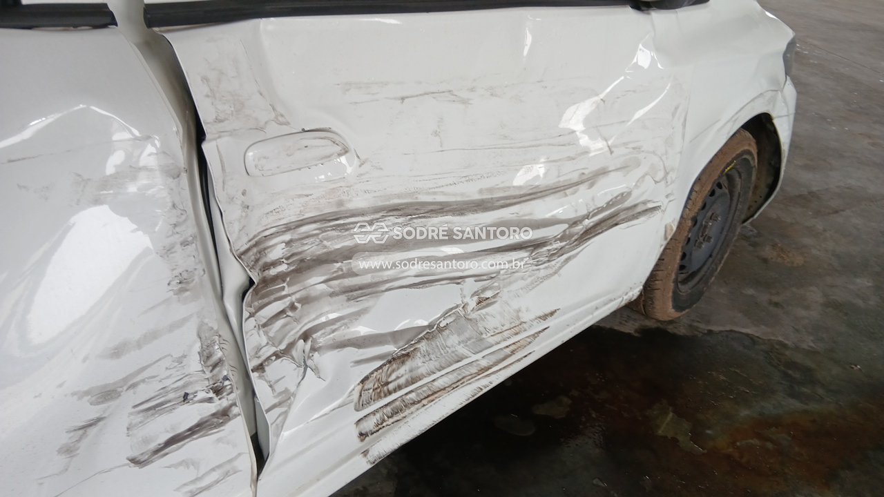 Foto 12 de 13: CHEVROLET - ONIX 1.0MT LT 2015/2015