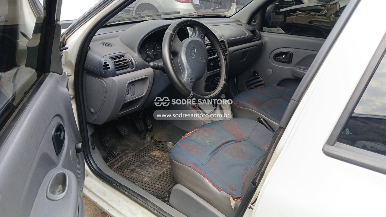 Foto 6 de 13: RENAULT - CLIO RL 1.0 2001/2001