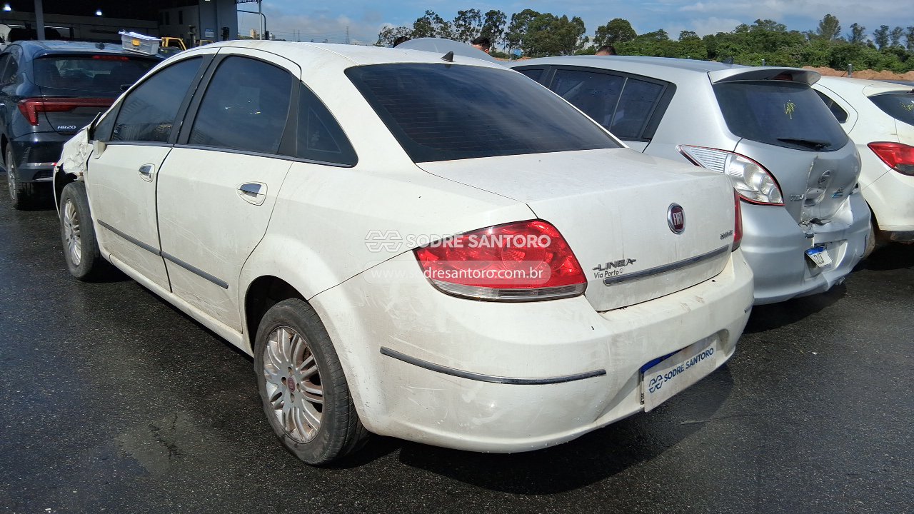 Foto 2: FIAT - LINEA ESSENCE 1.8 2013/2014