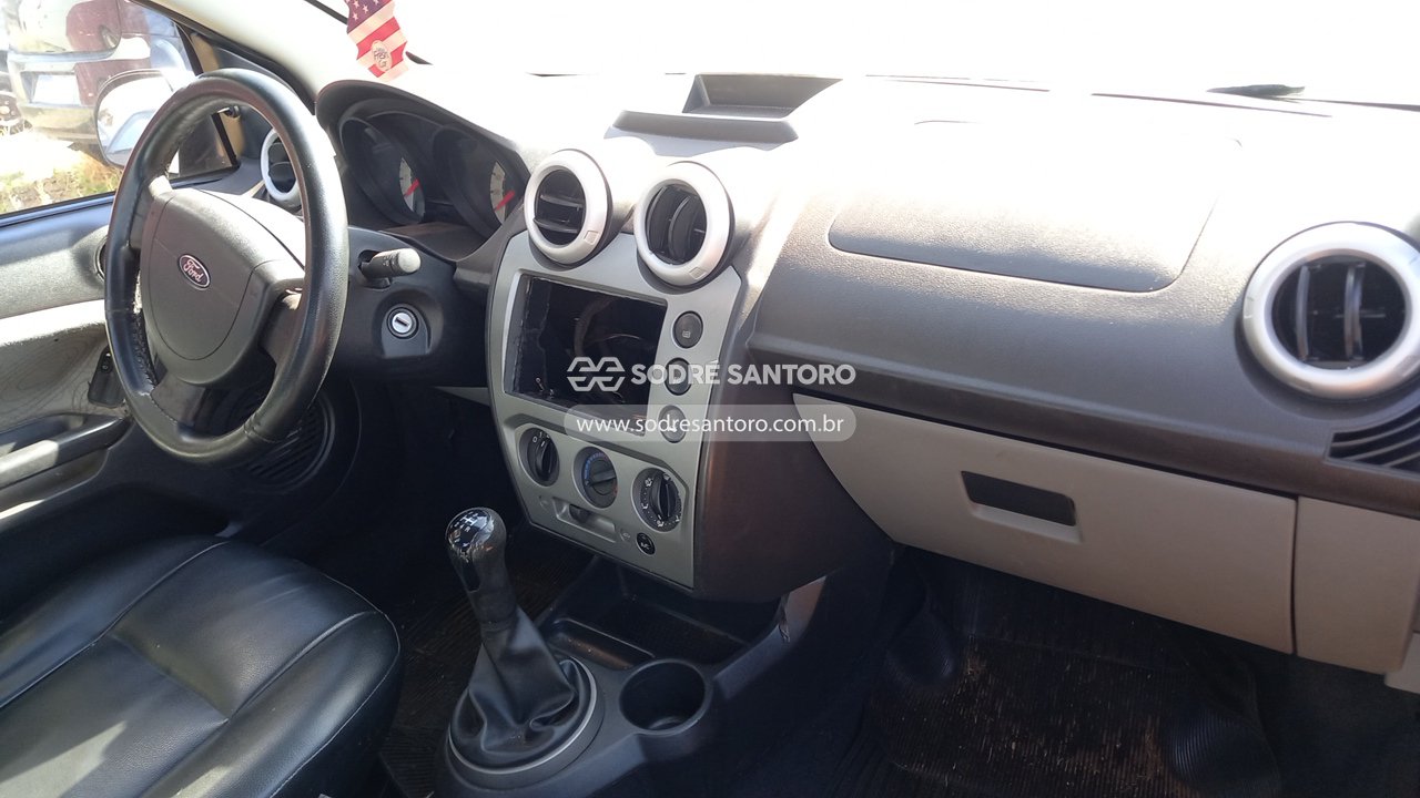 Ford Fiesta Sedan 1.6 Flex - 2008/2008 — foto 6 de 12