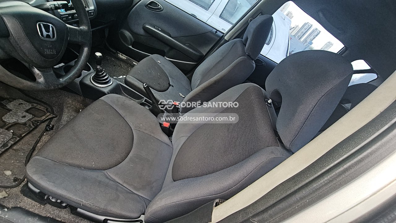 Honda Fit LX - 2004/2005 — foto 8 de 12