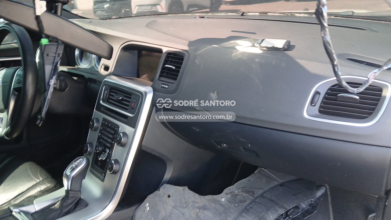 Volvo V60 2.0 T5 RD CF - 2012/2013 — foto 8 de 12