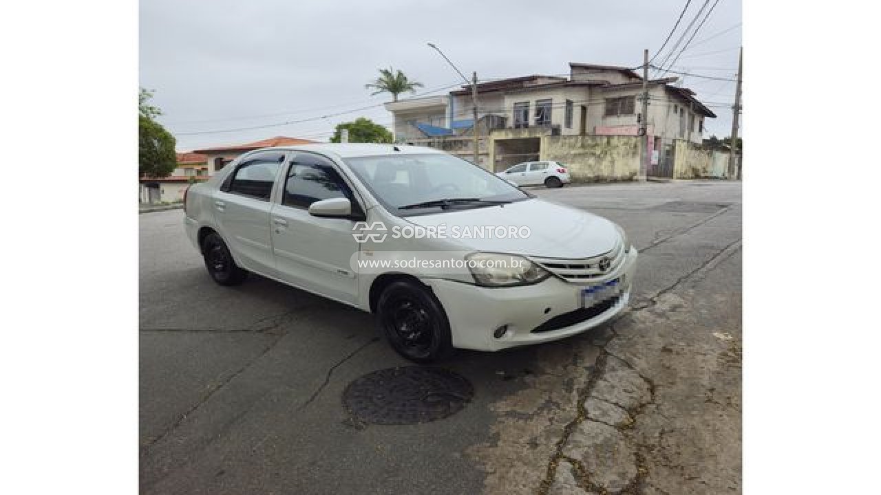 Toyota Etios SD X - 2016/2016 — foto 3 de 12
