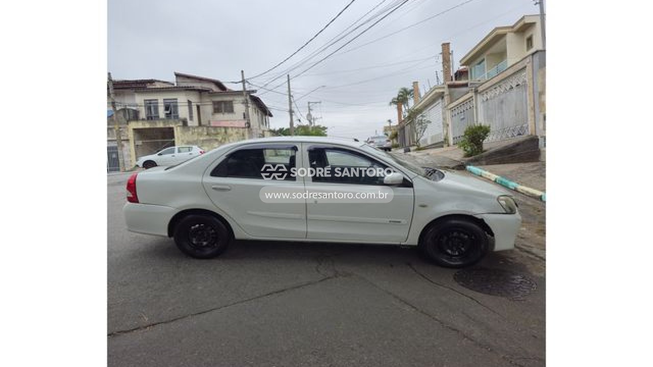 Toyota Etios SD X - 2016/2016 — foto 4 de 12