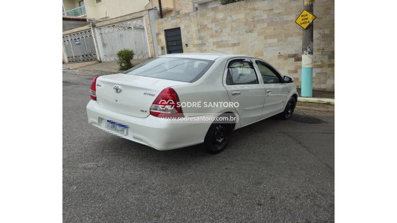 Toyota Etios SD X - 2016/2016 — foto 5 de 12