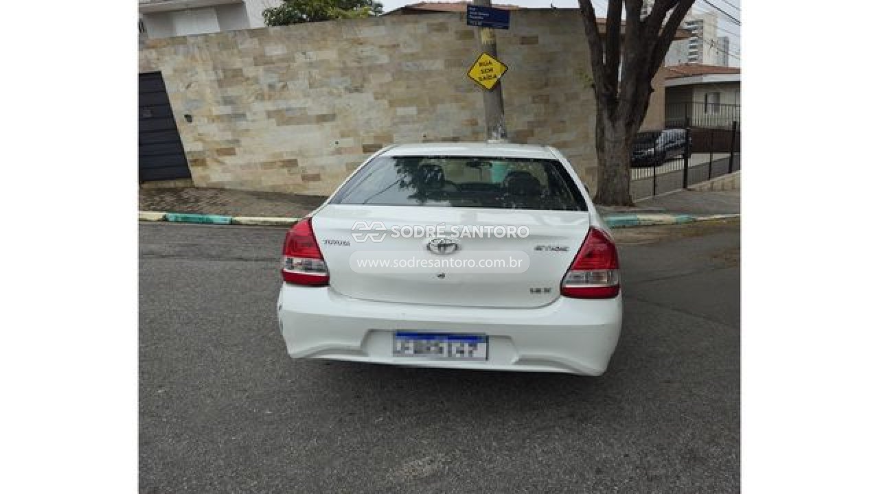 Toyota Etios SD X - 2016/2016 — foto 6 de 12