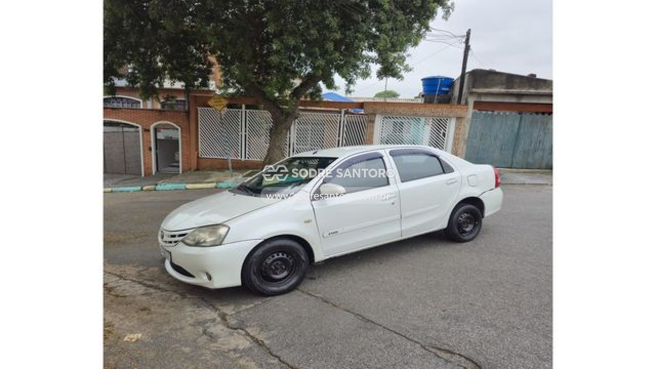 Toyota Etios SD X - 2016/2016 — foto 9 de 12