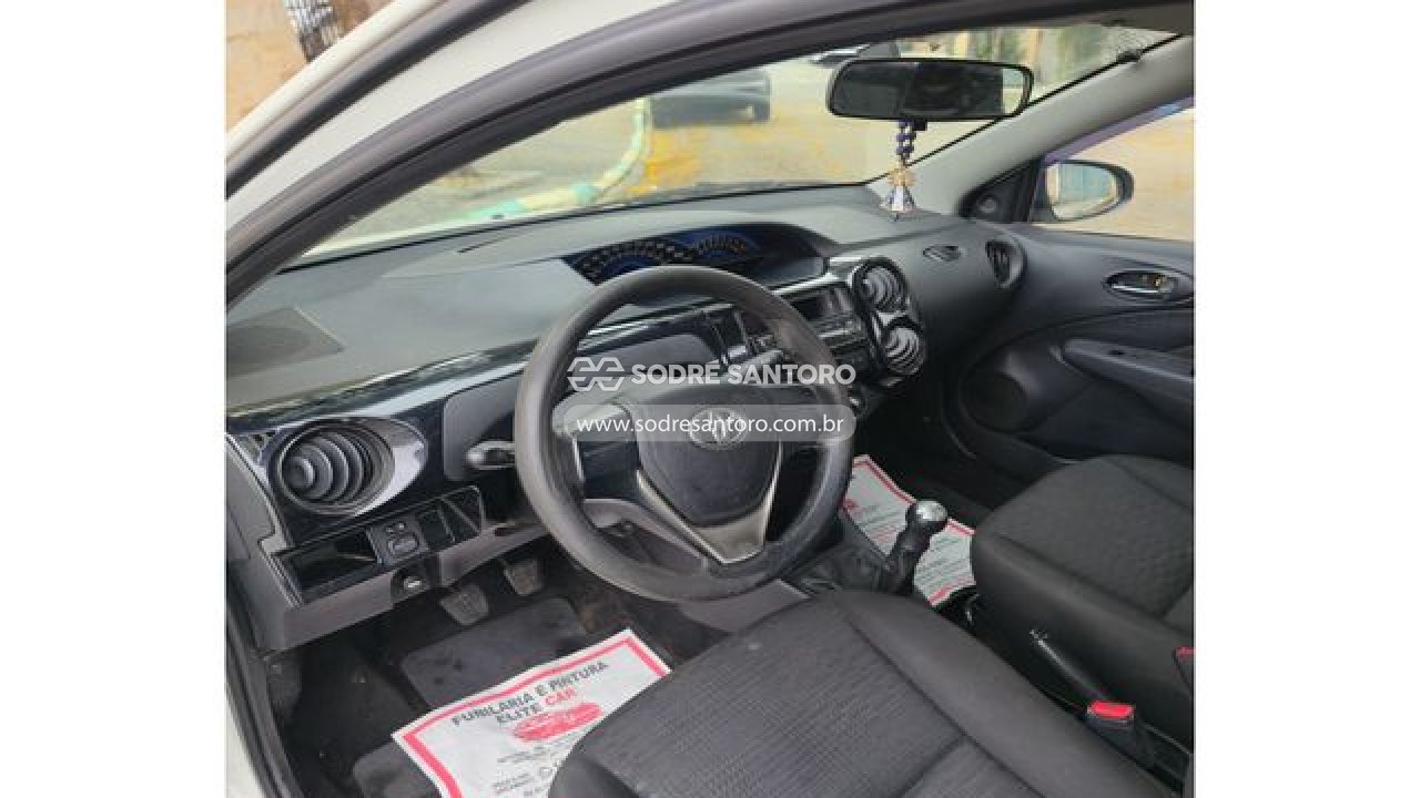 Toyota Etios SD X - 2016/2016 — foto 10 de 12