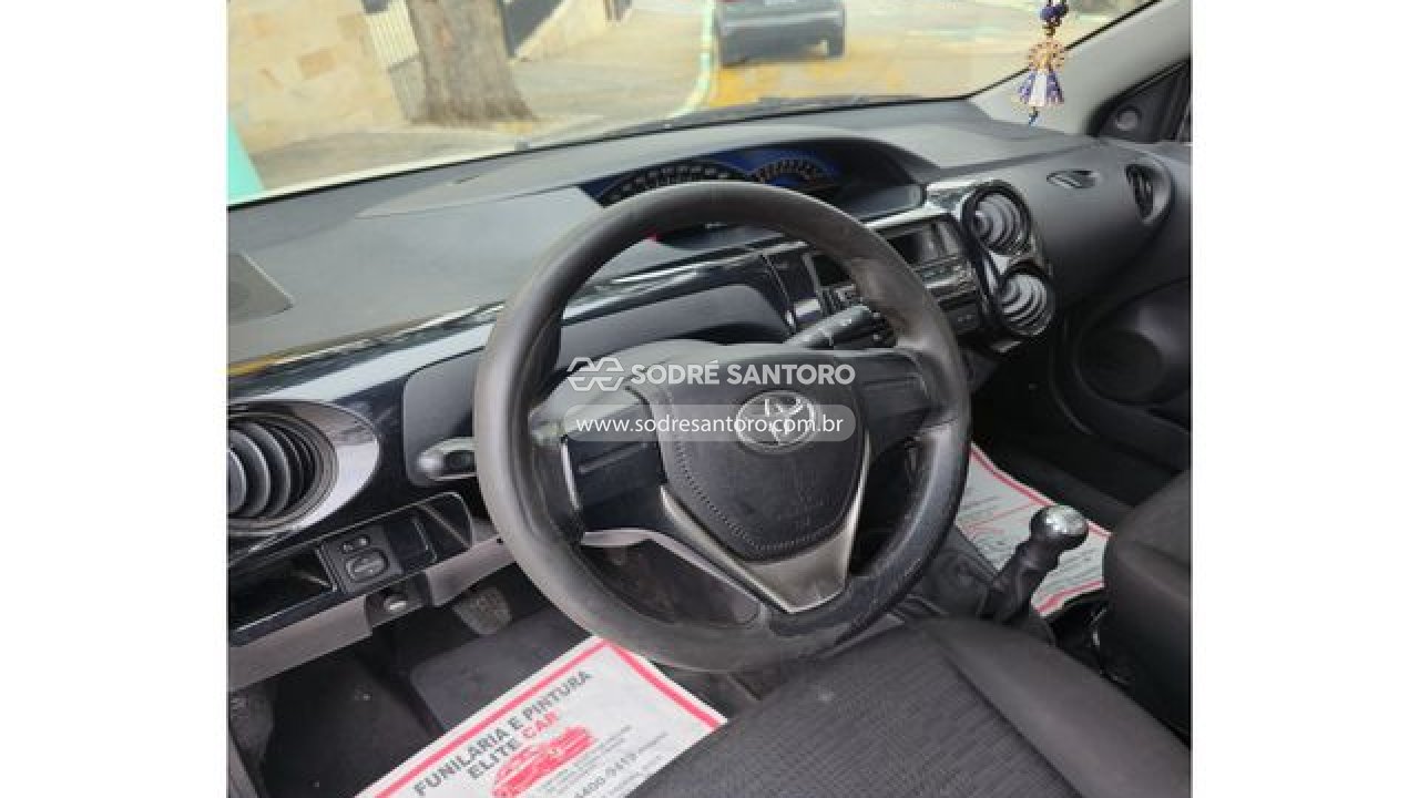 Toyota Etios SD X - 2016/2016 — foto 12 de 12