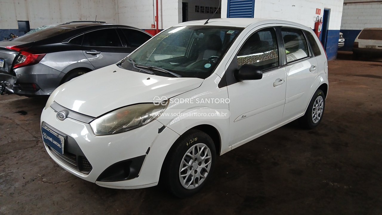 Ford Fiesta Flex - 2013/2014 — foto 3 de 12