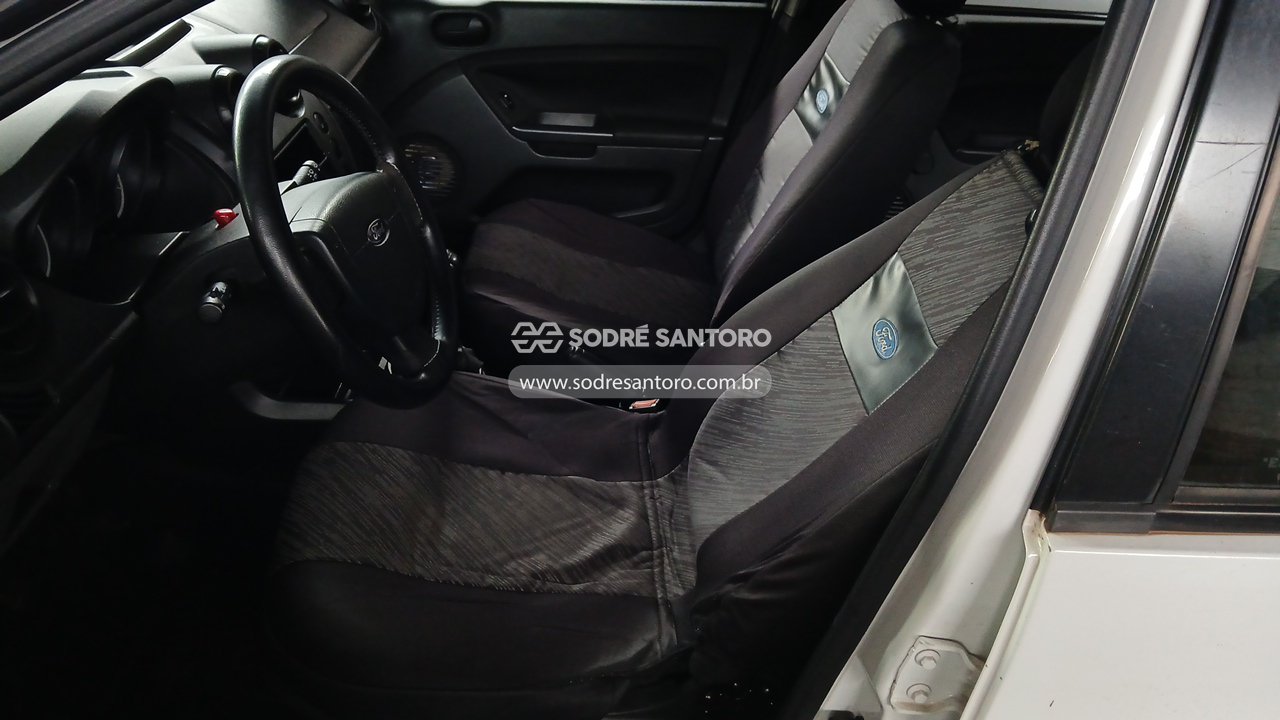 Ford Fiesta Flex - 2013/2014 — foto 8 de 12