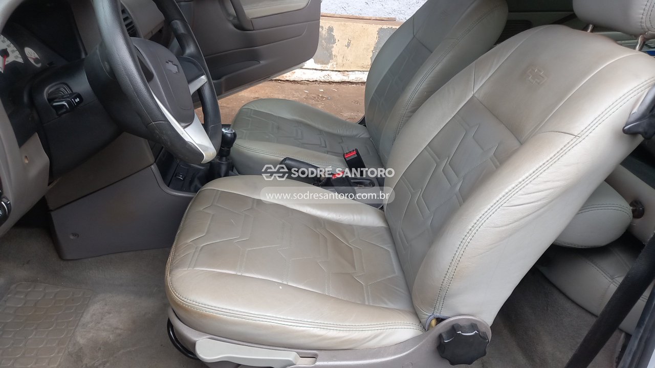 Chevrolet Astra Sunny - 2002/2002 — foto 9 de 12