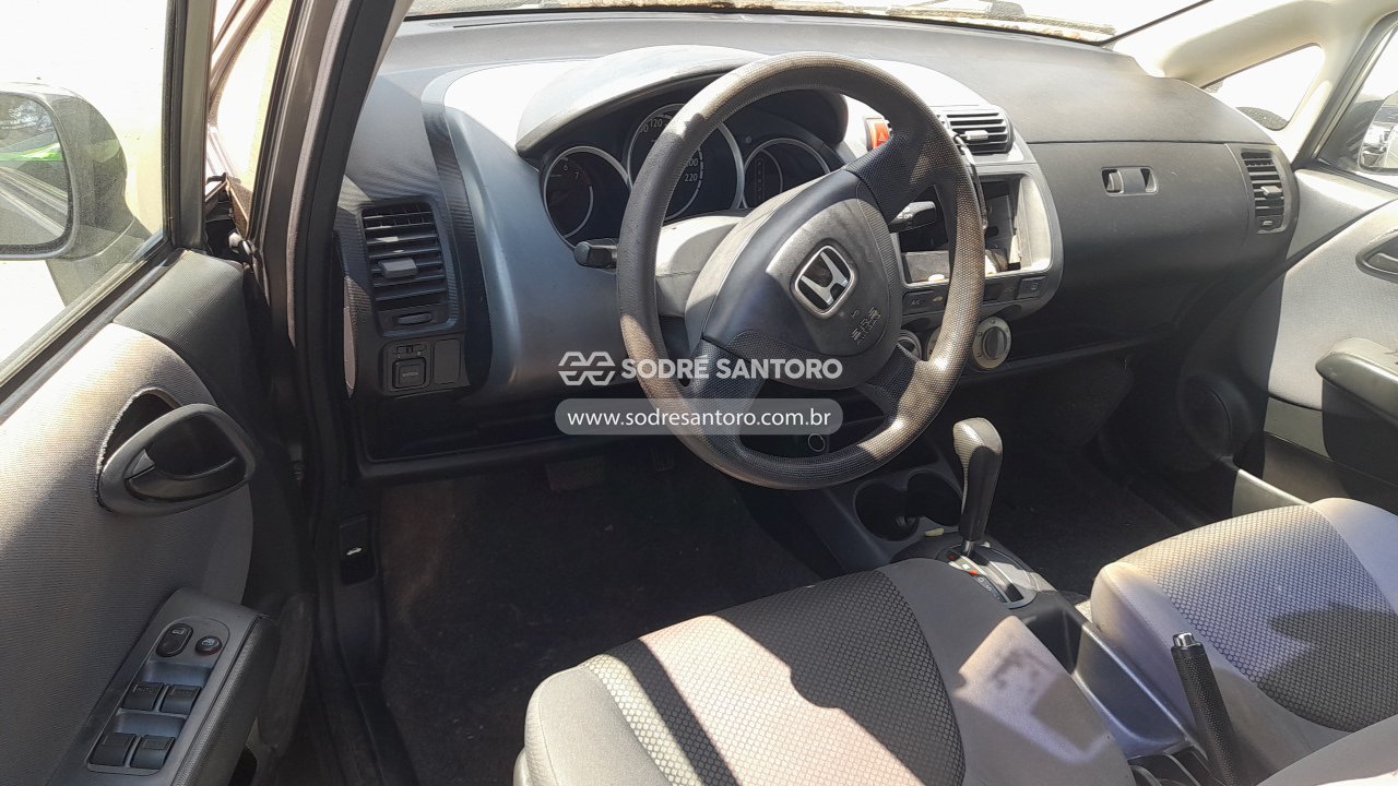 Honda Fit LX - 2006/2007 — foto 6 de 12