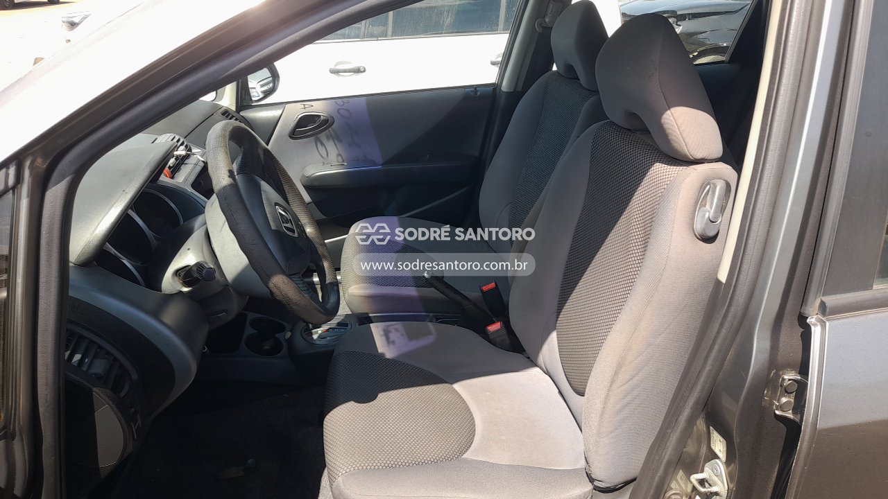 Honda Fit LX - 2006/2007 — foto 8 de 12