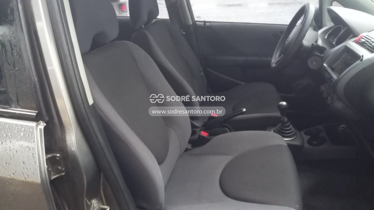 Honda Fit LX - 2004/2004 — foto 8 de 12
